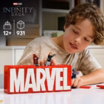 LEGO Marvel Logo & Minifigures 76313, 931 Pieces - Image 3